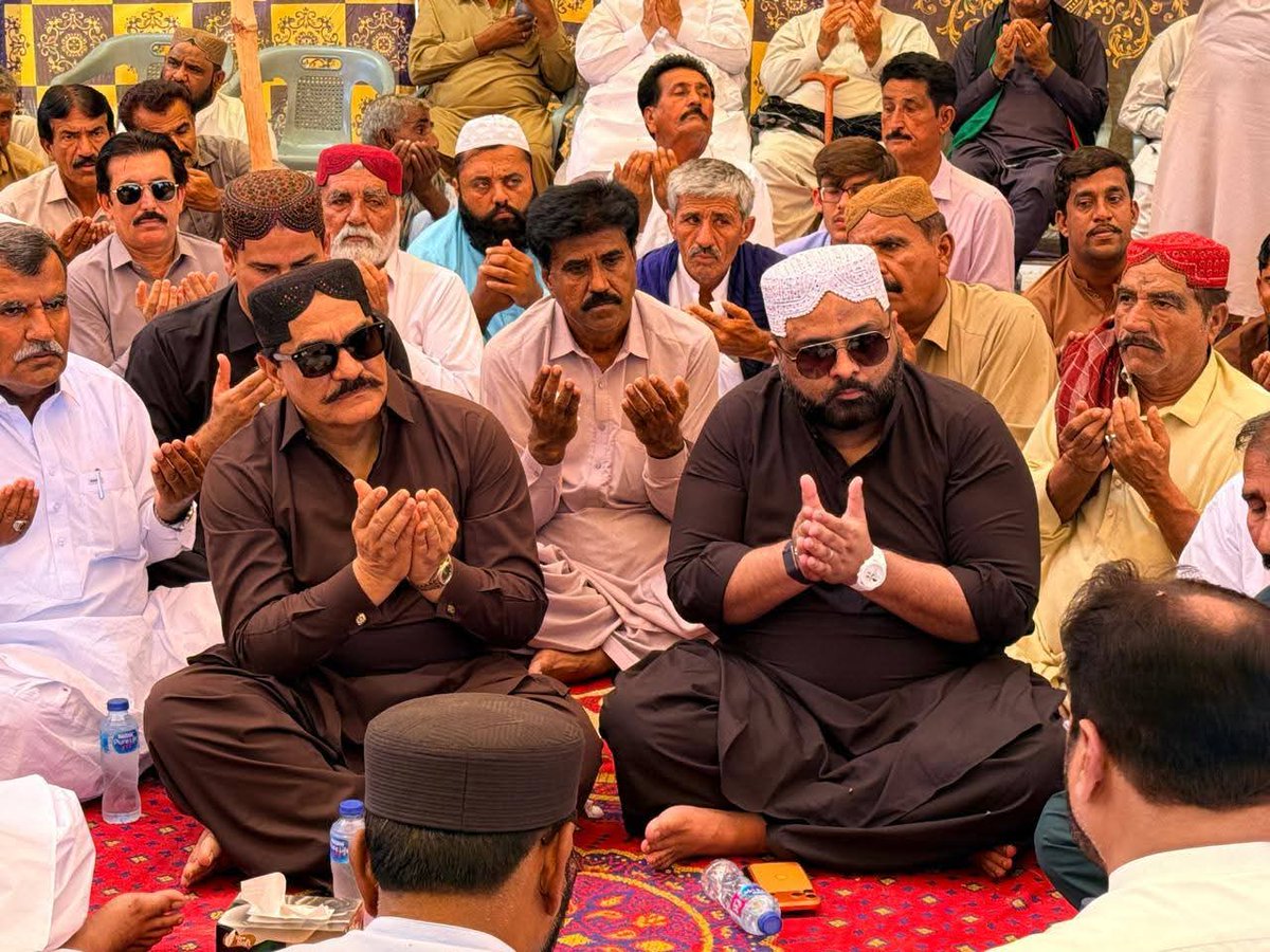 SattarBhuttoSB's tweet photo. پی پی ضلع ٹنڈومحمدخان کی جانب سےبخاری ھاؤس پرقائد عوام شہیدذولفقار علی بھٹوکی47وين برسی عقیدت اوراحترام کےساتھ ملائی جارھی ھےشہیدوں کےایصال و ثواب کےلیےقرآن خوانی کروائی گئی تقریب میں ایم پی اے ضلع صدرسیداعجازشاھ بخاری ایم پی اے ضلع جنرل سیکرٹری خرم کریم سومرو بھی موجود ھیں https://t.co/6DwaVLyqvd