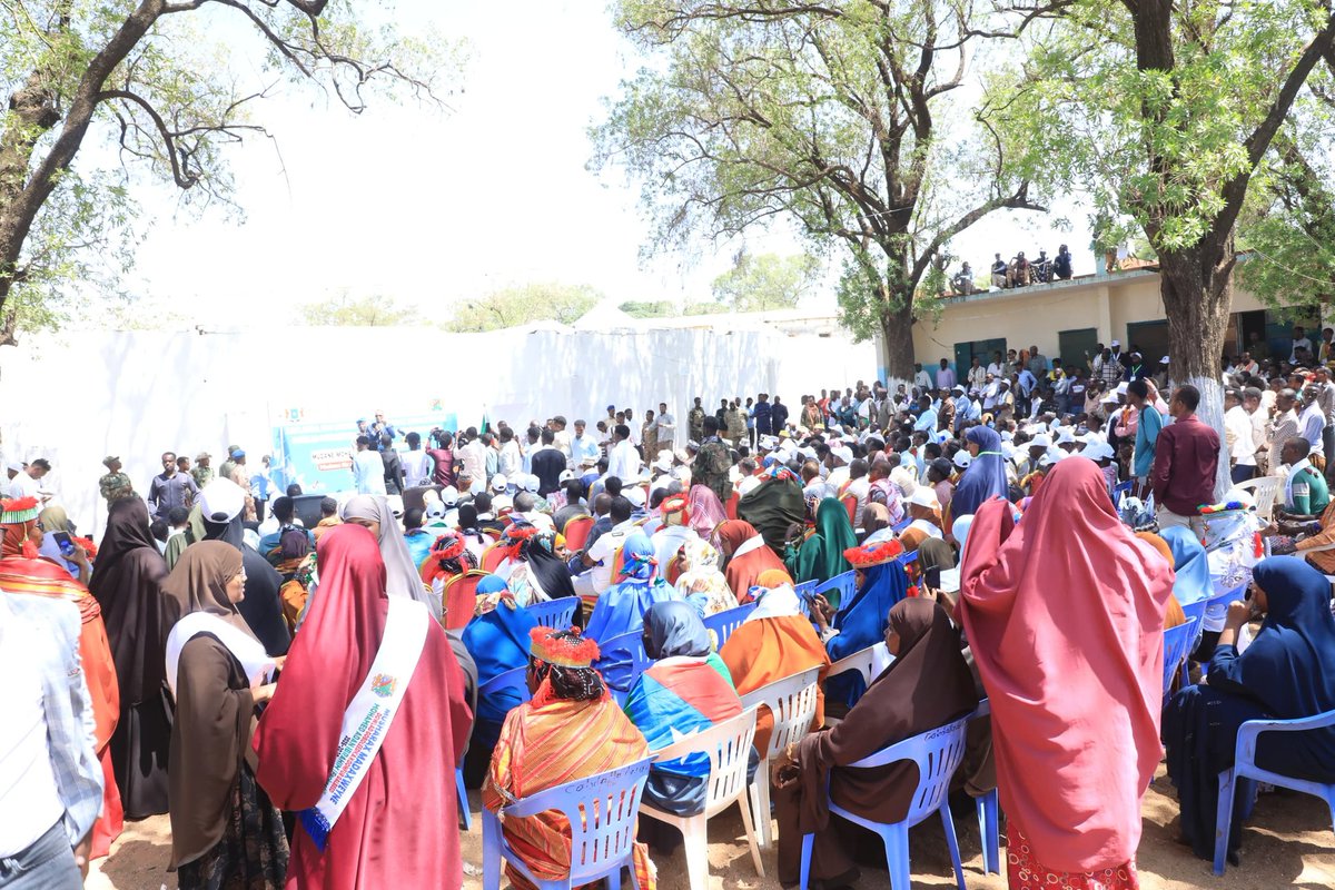 farkeeti's tweet photo. I am humbled by the warm reception extended to me and my delegation by the residents of Baidoa today. I will engage with civil society to advance peace and reconciliation. Ensuring a fair, agreed-upon election and upholding the SWS constitution remain paramount. https://t.co/kw6AKmGlj4