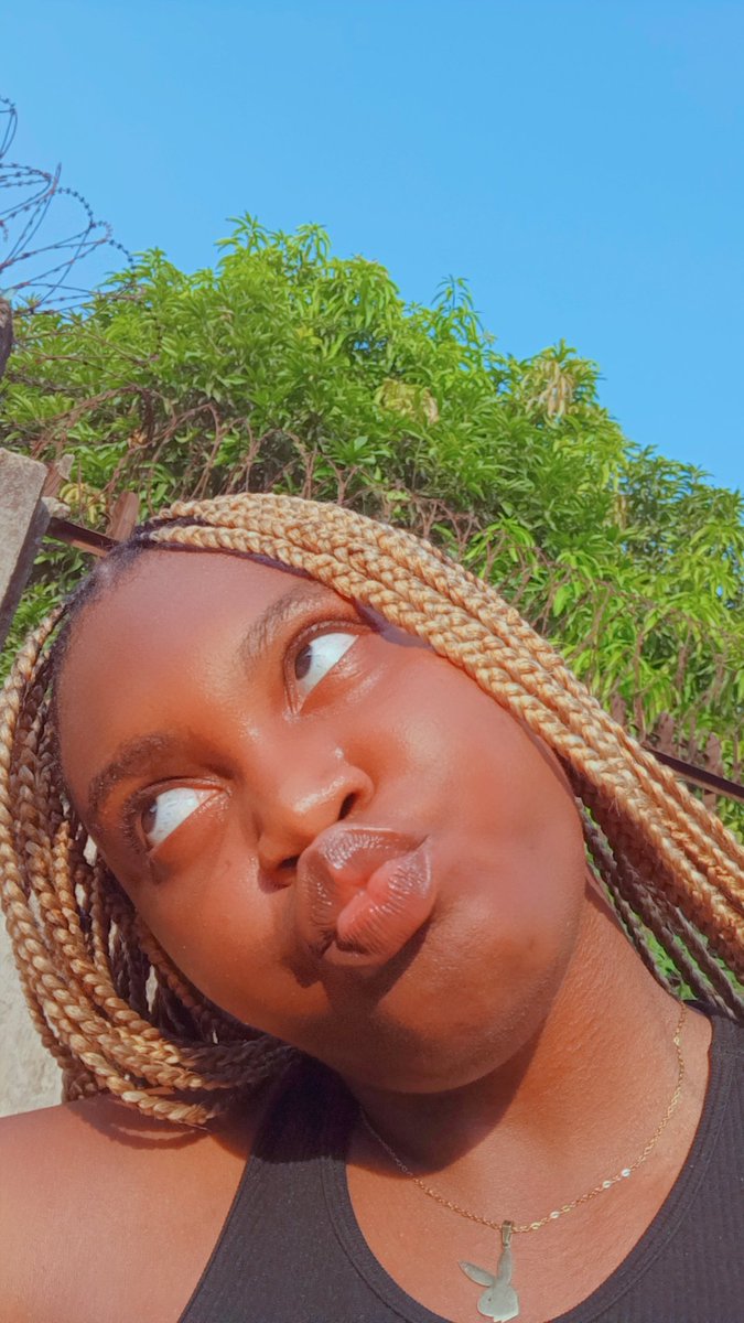 Wuragraphics's tweet photo. Sun kissed 😚✨
#Foryou #selfie https://t.co/8ebXs5dQy0