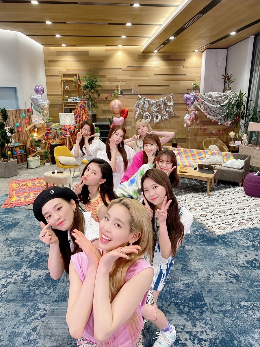 まこぼう tweet media