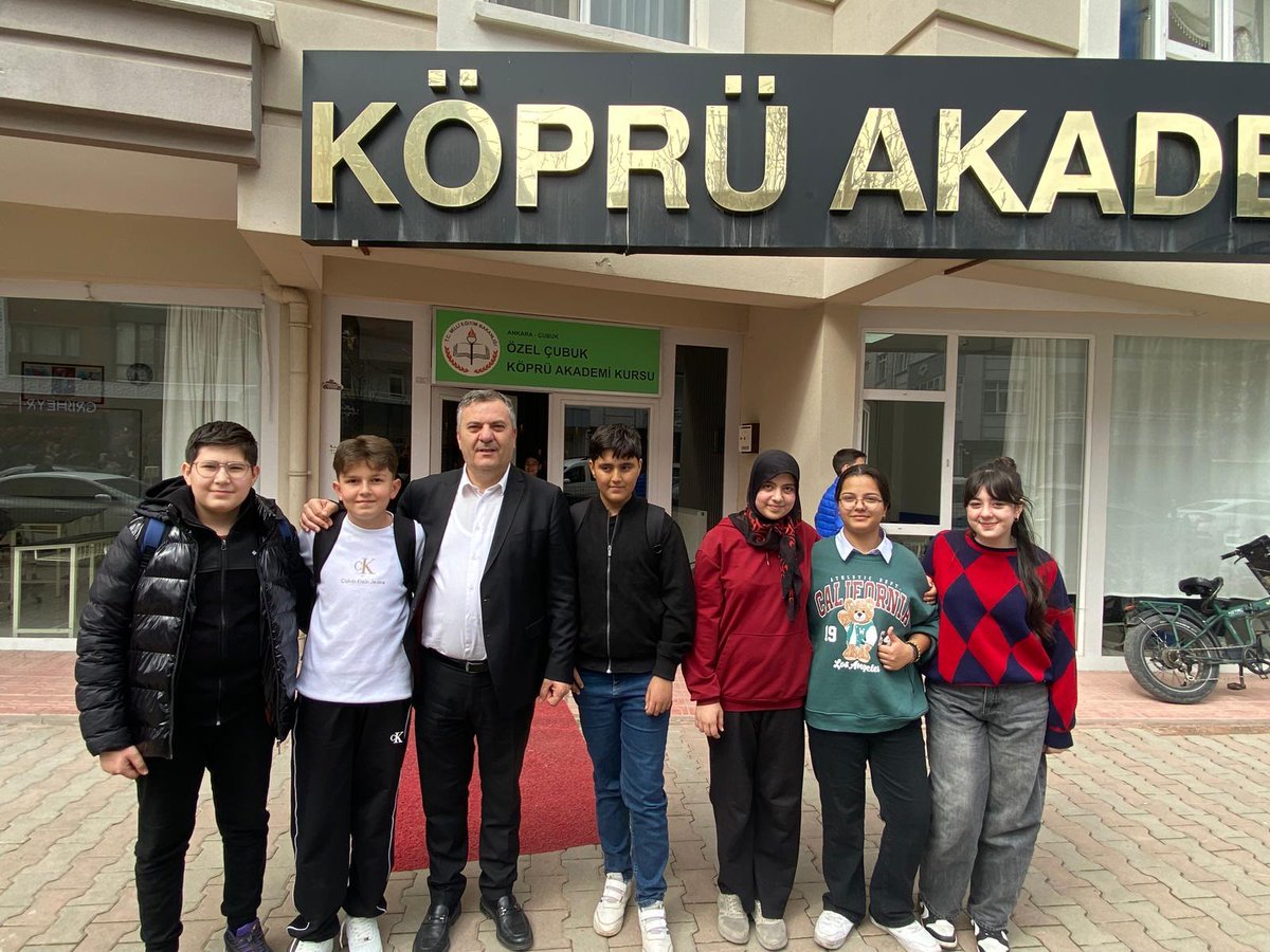 avbakidemirbas's tweet image. Öğrencilerimizin samimi davetini geri çevirmedik, onların heyecanına ortak olduk.

Gençlerimizin hayalleri ve umutları bizim en büyük gücümüz.

Onlarla birlikte üretmeye, geleceğimizi birlikte inşa etmeye devam edeceğiz.

#Çubuk #Gençlik #BakiDemirbaş