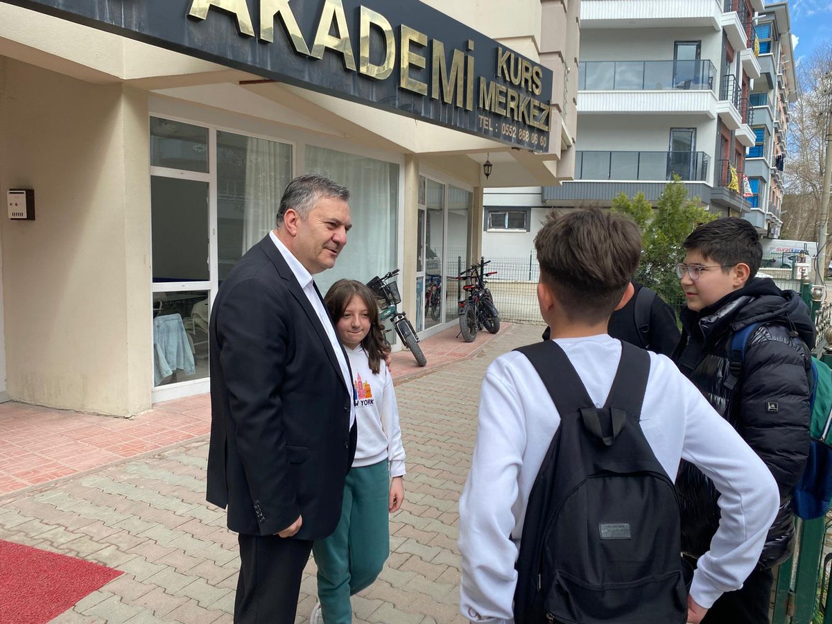 avbakidemirbas's tweet image. Öğrencilerimizin samimi davetini geri çevirmedik, onların heyecanına ortak olduk.

Gençlerimizin hayalleri ve umutları bizim en büyük gücümüz.

Onlarla birlikte üretmeye, geleceğimizi birlikte inşa etmeye devam edeceğiz.

#Çubuk #Gençlik #BakiDemirbaş