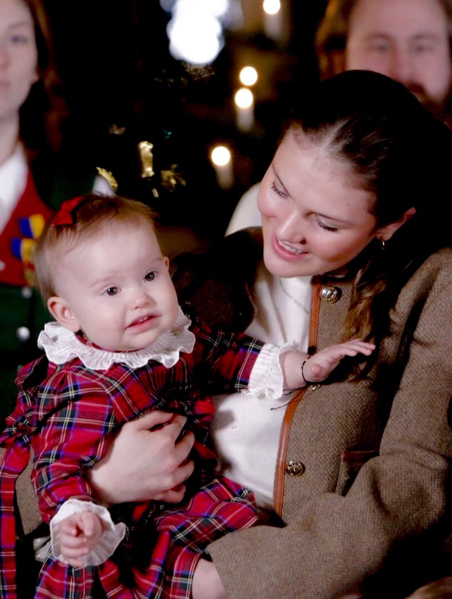 royalchildren_'s tweet photo. Princess Estelle and Princess Ines of Sweden receive the Christmas Trees from The Swedish University of Agricultural Sciences Umeå, at The Royal Palace in Stockholm, Sweden 🎄 -December 15th 2025.
.
#PrincessEstelle #PrincessInes #Sweden https://t.co/kHUlRTNfZc