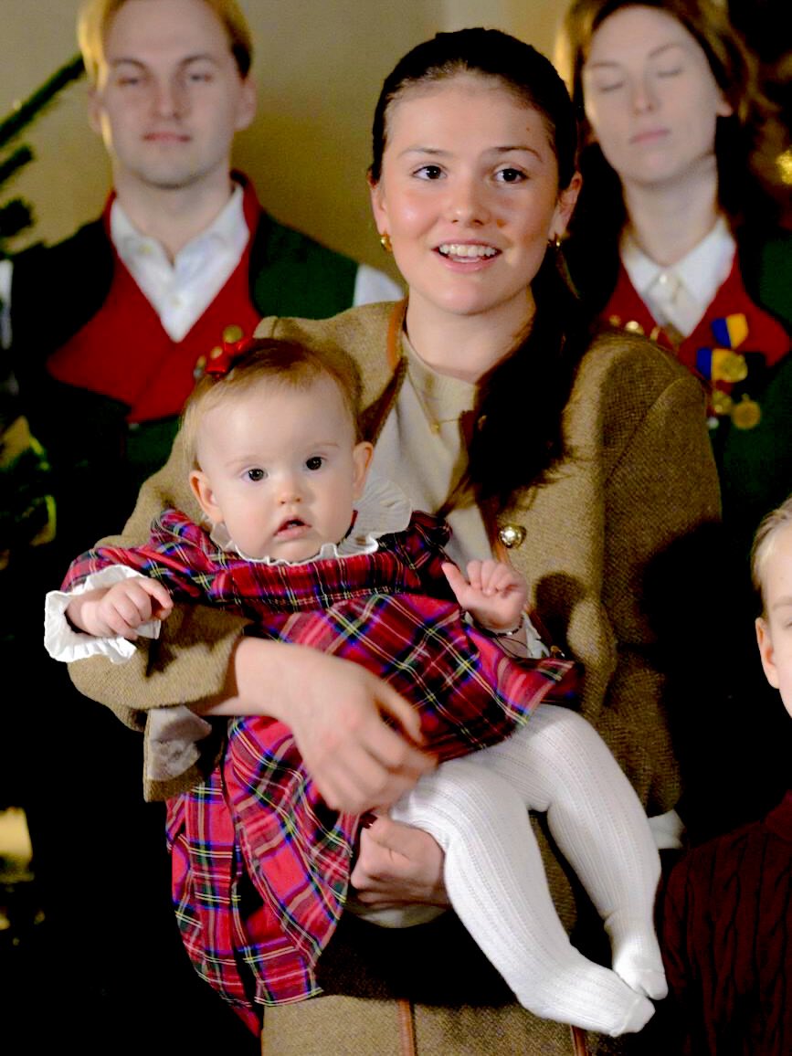 royalchildren_'s tweet photo. Princess Estelle and Princess Ines of Sweden receive the Christmas Trees from The Swedish University of Agricultural Sciences Umeå, at The Royal Palace in Stockholm, Sweden 🎄 -December 15th 2025.
.
#PrincessEstelle #PrincessInes #Sweden https://t.co/kHUlRTNfZc
