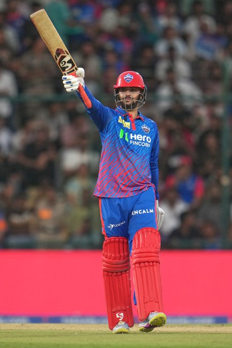 Sameer Rizvi taking the game away from MI! 🔥