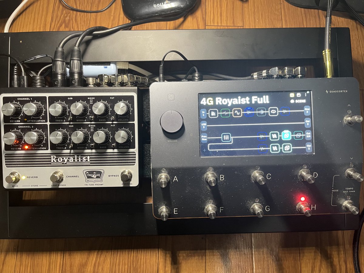 Ossanguitar2's tweet photo. 本日はM.S. E. のリハでした。
数日前に衝動買いしてしまったTone KingをQuad CortexにつないでMIDIで操作してみました。MIDIとか苦戦するかと思いましたが意外とスムーズに設定できました。
あちこち踏まなくて済むので便利ですね👍
ただ重くて明日は腰痛になりそうです😫 https://t.co/NR1VpoinEi