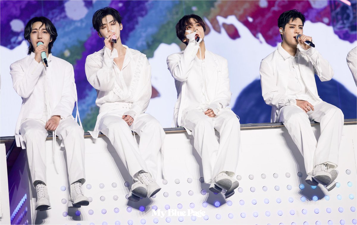 ᴍy ʙʟᴜᴇ ᴩᴀɢᴇ tweet media