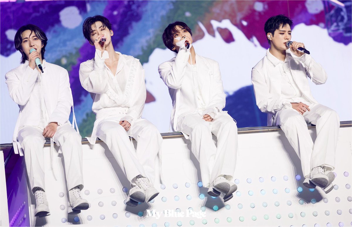 ᴍy ʙʟᴜᴇ ᴩᴀɢᴇ tweet media