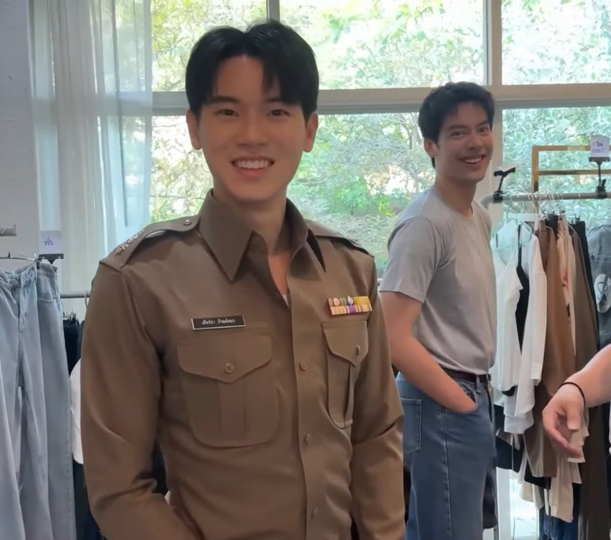 wananwish's tweet photo. เห้ยย เฟรมนี้เปนน้องมังกรก็หนักใจ 

#ที่รักสารวัตร์เธียร์xsosat 
SOSAT X POLICE IN LOVE https://t.co/56oH1JXyd9
