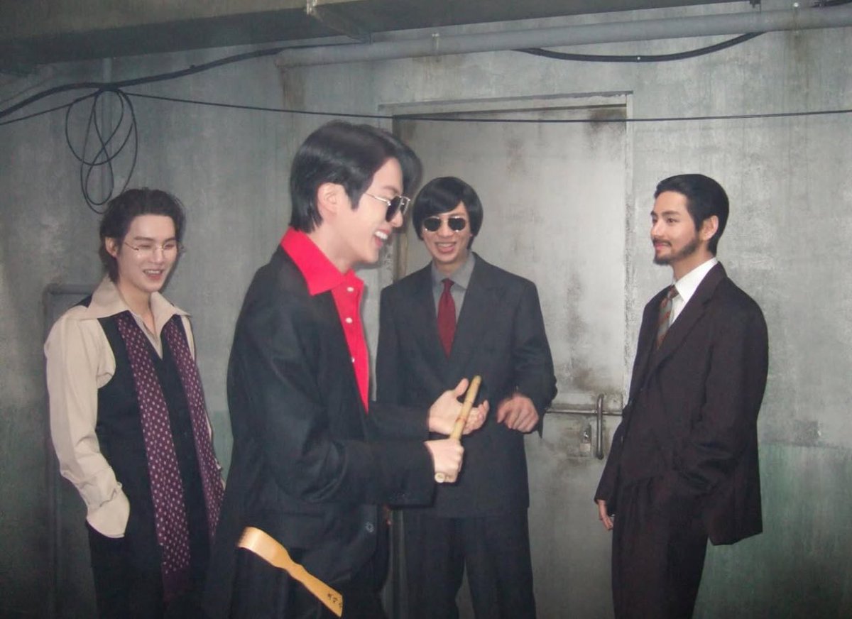 seokjinism1's tweet image. JIN on BTS Official account 

The Mafia boss. Is green part of the shirt of it is a scarf. So boss like 

2.0 WITH JIN
JIN ON THAT BRAND NEW
#BTS_ARIRANG #2point0
#방탄소년단진 #진 #JIN #BTSJIN