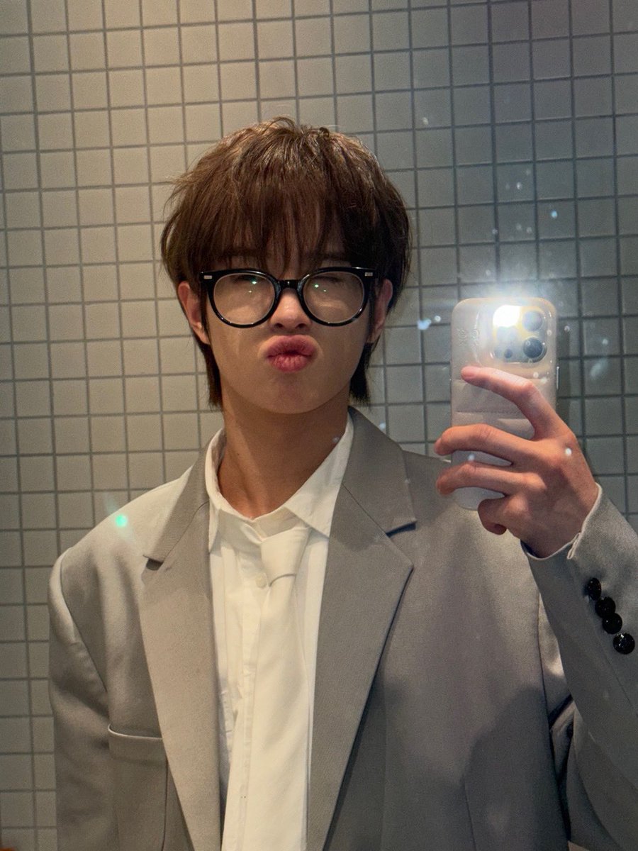 꼬모•̀⩊•́ tweet media