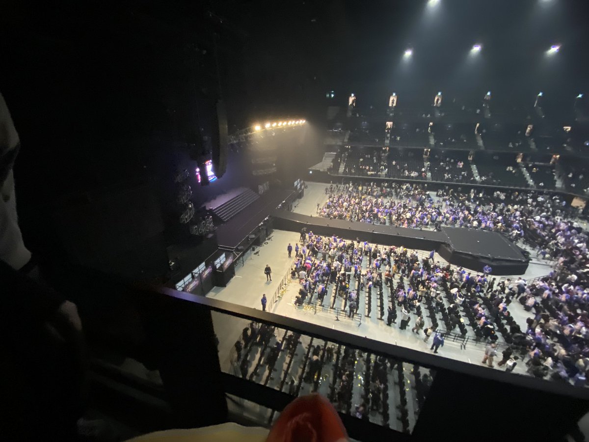 ゾンサガライブ初参加ゾンビィでした♪
ステージ左側の4階最前列で座っての参戦だったけどめっっっちゃ楽しかった♪約2時間があっという間だった♪4階からでも肉眼で顔が見えるくらい距離も近くて、推しが手を振り返してくれたのも幸せだった♪
最高に幸せな時間でした♪フランシュシュ最高！:(´ཀ`#)/: