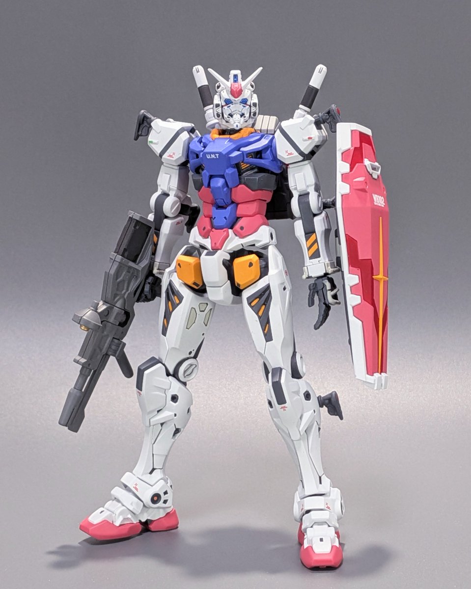 kkk01498266's tweet photo. HG 白いガンダム 完成しました。

程々に表面処理をして原典のガンダムに近いオーソドックスなカラーリングにて塗装。
白、赤は2色使ってみました。
いつもガンダムを塗る時は関節は明るめのグレーにするのですが今回は暗めのグレーで。
武器に明るいグレーを使用しました。

#ガンダム
#ガンプラ https://t.co/S7f0jlQkRg