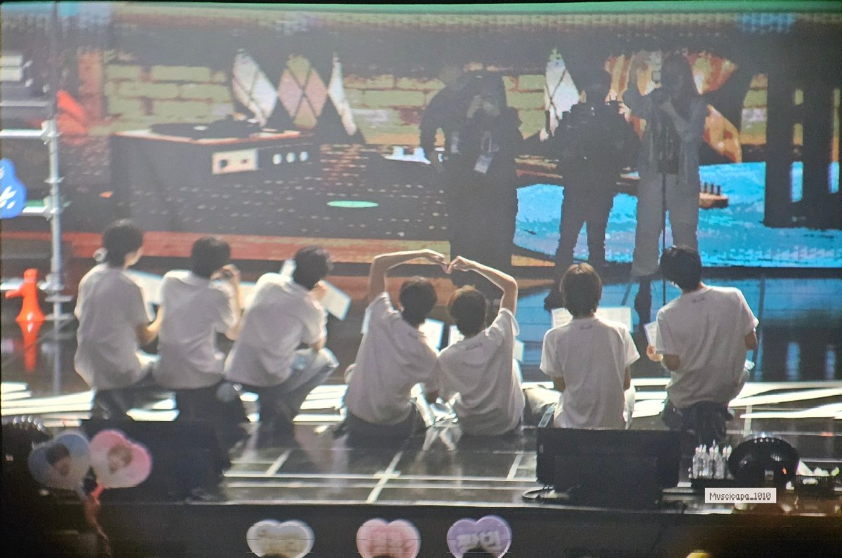 ₍^. .^₎⟆ Ana IN CHAOS.🧊 tweet media