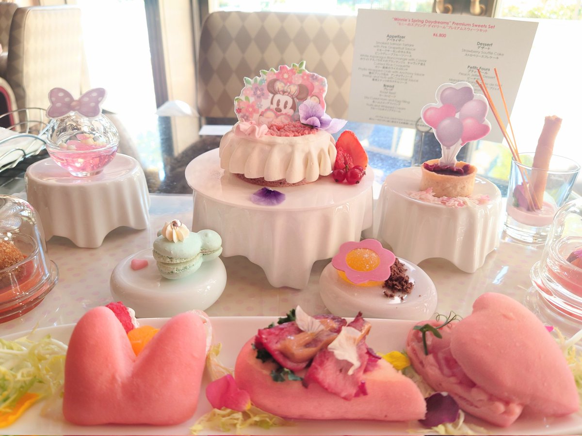 hima910_RRR's tweet photo. 久しぶりにハイピのプレミアムスイーツセット💕
ベッドに寝そべるパジャマミニーちゃんが可愛すぎる〜😆
4月なのでカプチーノは横顔ミッキー。 https://t.co/q5pDXKgQZu
