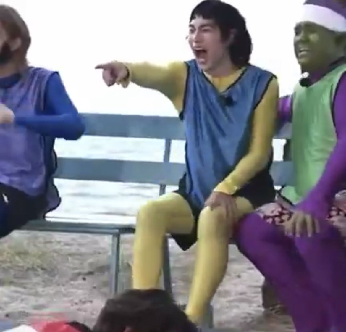 ไก่ซิ่งรถด่วน tweet media