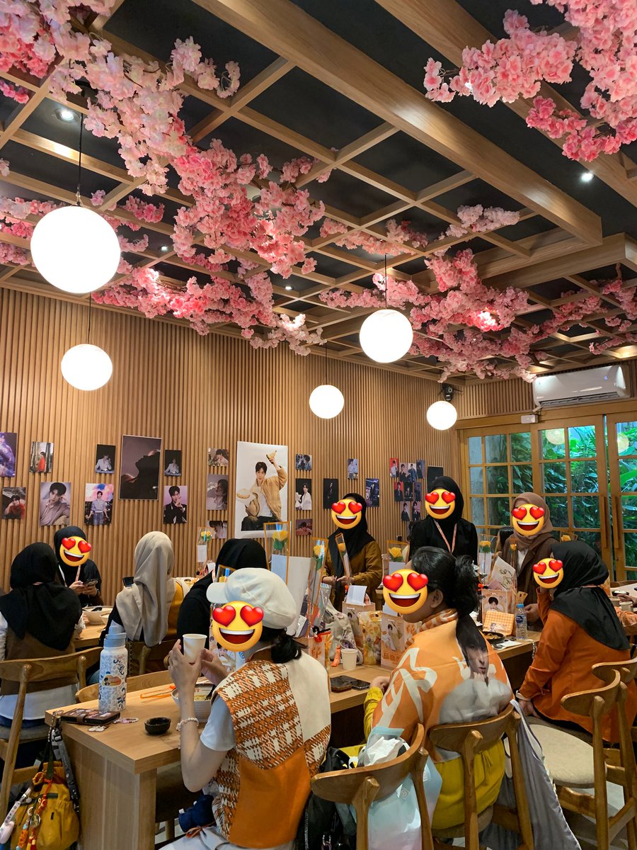photo collection of #Kipuka28thGoldenDay event by <a href="/StarCup_ID/">StarCups Indonesia</a> today 🥰🧡✨