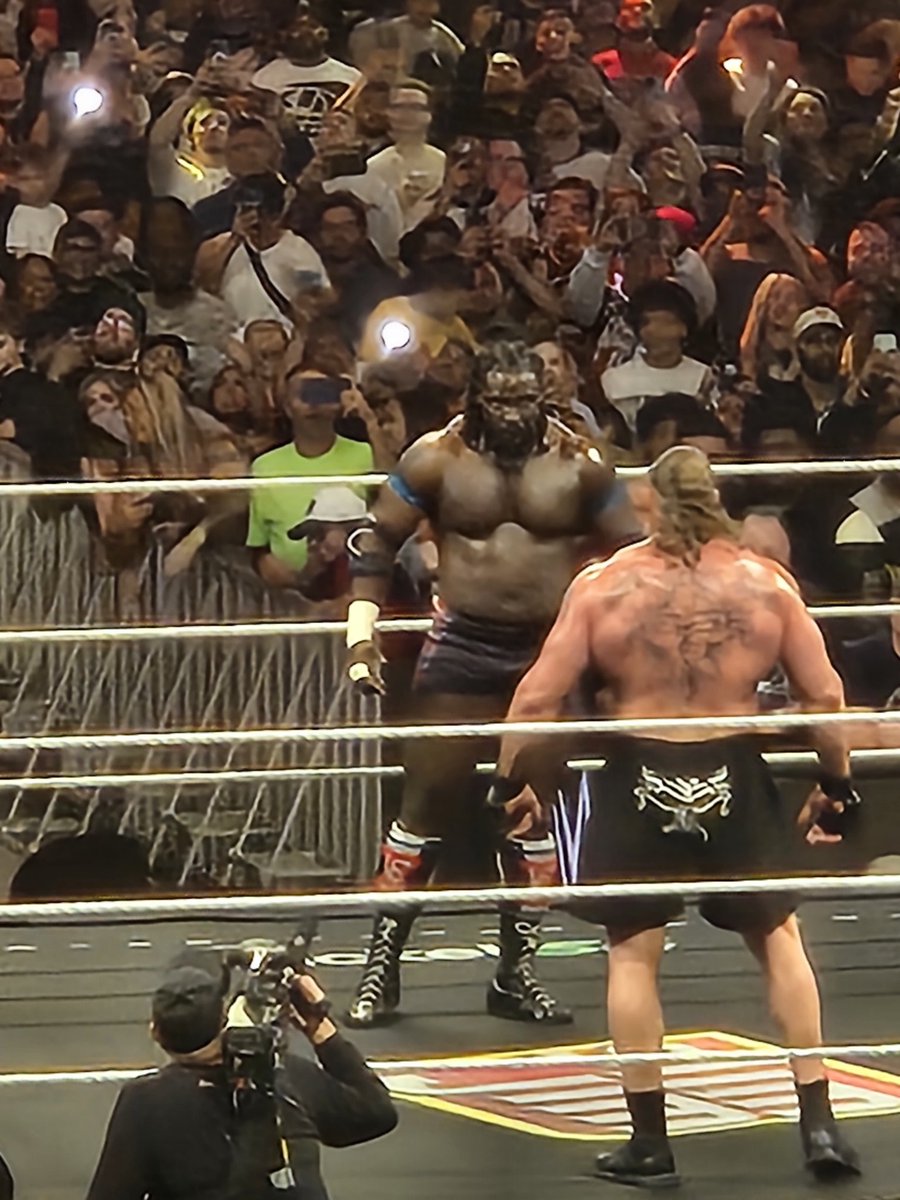 DeadmanRyan's tweet photo. WWE Monday Night Raw from @TheGarden #wwewrestling #wwe #wweraw https://t.co/2P3VwbLlVd