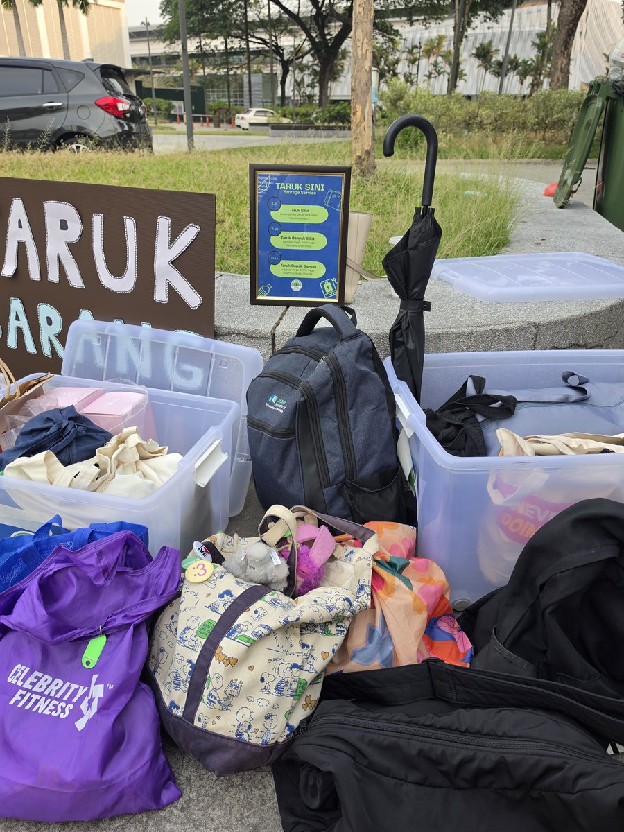 TarukSini_'s tweet photo. DIVEs!!! Thank you for supporting Taruk Sini at #SHOW_WHAT_I_AM_IN_KL!!

We're glad to help you keep your stuff safe while you enjoy the show!

See you soon 👋👋👋 https://t.co/SIRfEeFcz3
