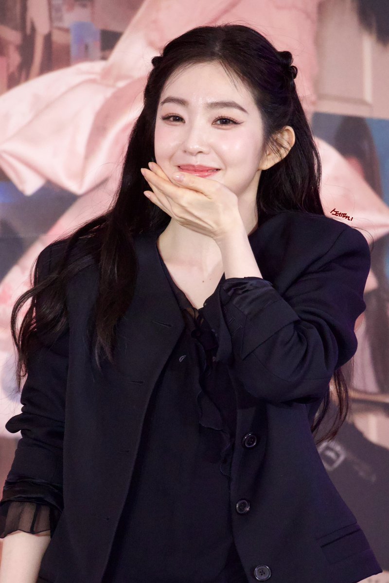 스테파니 tweet media