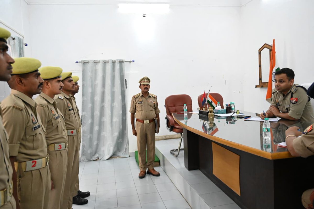 fatehpurpolice's tweet image. #Spfhr अभिमन्यु मांगिलक, #CO लाइन श्रीमती प्रगति यादव एवं #CO थरियांव श्री वीर सिंह द्वारा पुलिस लाइन, फतेहपुर में आरटीसी के अंतर्गत प्रशिक्षण प्राप्त कर रहे रिक्रूट आरक्षियों का साक्षात्कार लिया गया।
#UPPolice