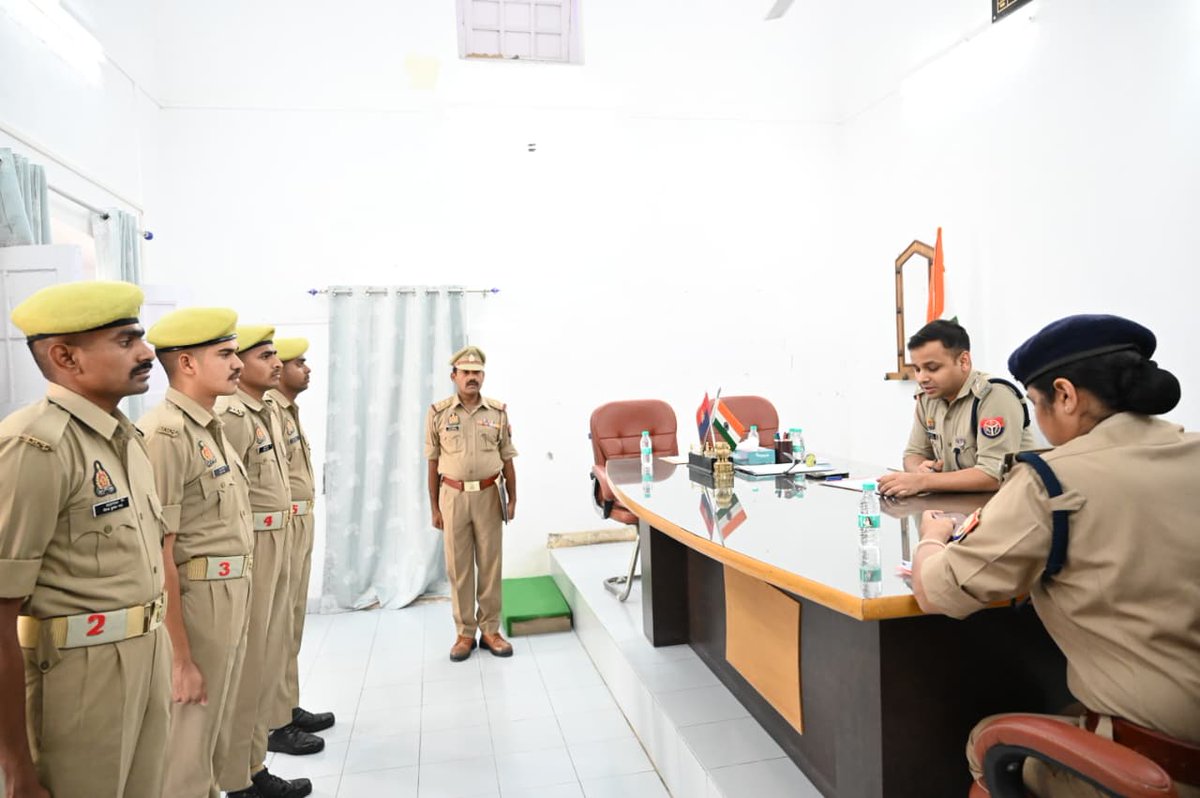 fatehpurpolice's tweet image. #Spfhr अभिमन्यु मांगिलक, #CO लाइन श्रीमती प्रगति यादव एवं #CO थरियांव श्री वीर सिंह द्वारा पुलिस लाइन, फतेहपुर में आरटीसी के अंतर्गत प्रशिक्षण प्राप्त कर रहे रिक्रूट आरक्षियों का साक्षात्कार लिया गया।
#UPPolice