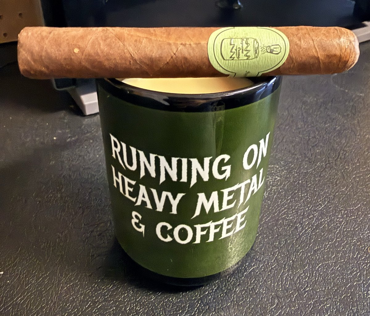 CDUB_TK's tweet photo. Morning people, let’s make today a good one. #cigars #coffee https://t.co/G7Aj5NfxZo