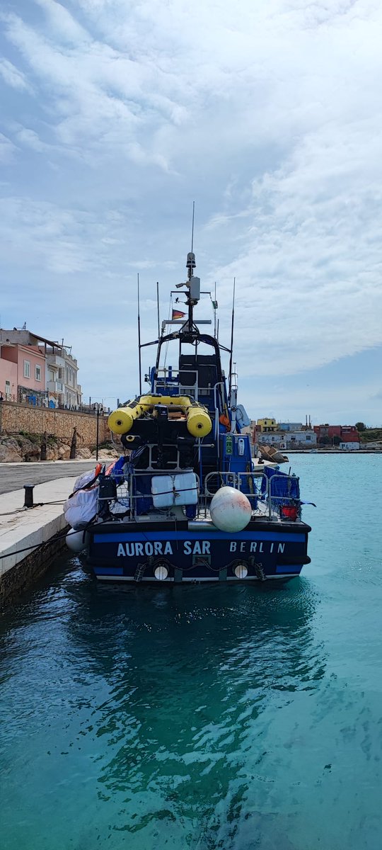 FV58Sic's tweet photo. @AngiKappa @seawatchcrew Grazie !!! https://t.co/hJgSEbbf3F
