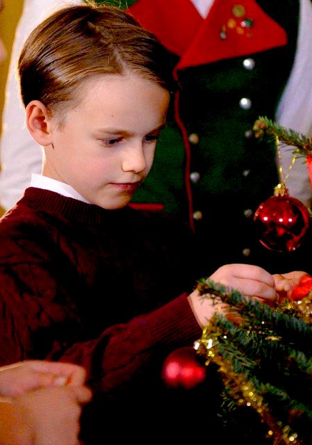 royalchildren_'s tweet photo. #PrincessEstelle and #PrinceGabriel of Sweden receive the Christmas Trees from The Swedish University of Agricultural Sciences Umeå, at The Royal Palace in Stockholm, Sweden 🎄 -December 15th 2025.
.
📷 : Jonas Ekströmer/TT & Dana Press/Bestimage. https://t.co/kyc3ogGyt5