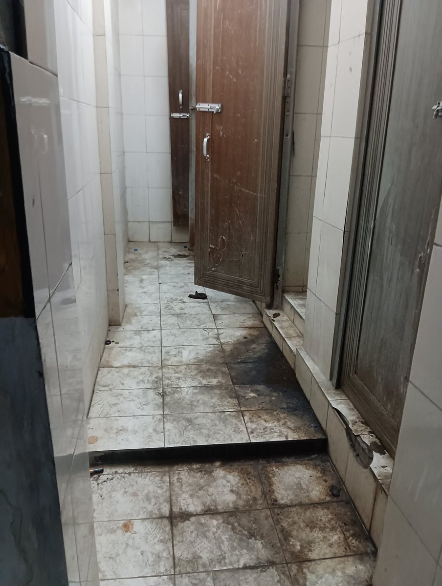 ratnadeep1313's tweet photo. गोंडा station प्लेटफॉर्म नंबर 5 का प्रसाधन है 

@RailwaySeva @RailMinIndia @RailwayNorthern @drm_lko 
@DrmGorakhpur https://t.co/Uxq7lyDLQZ