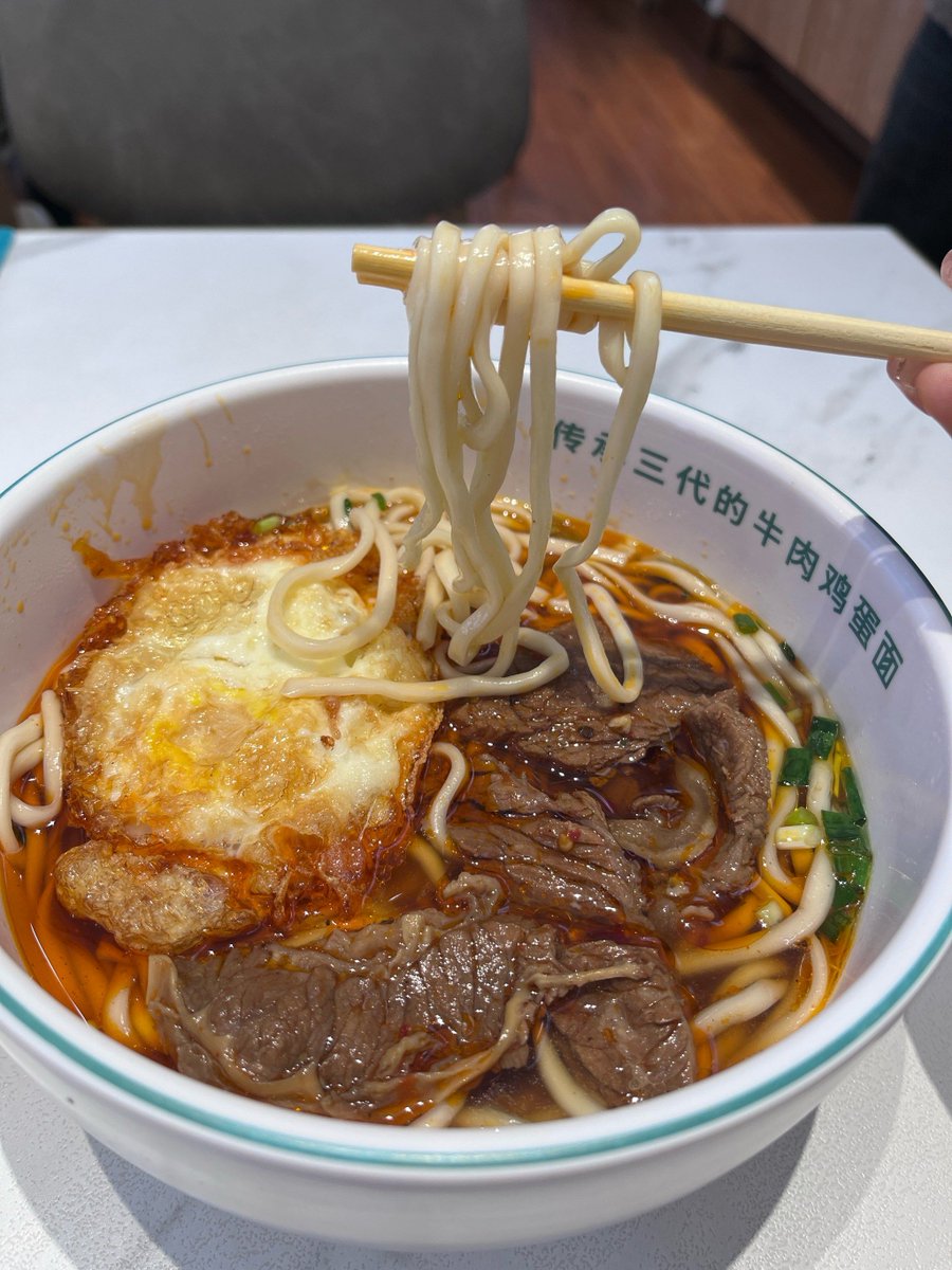 NowikEmraw's tweet photo. Hidden gem alert! Found the coziest noodle spot downtown—hand-pulled noodles in spicy beef broth, loaded with tender meat u0026 chives. 10/10, will be back! #FoodieFind #NoodleLovers https://t.co/FXqZvyxVsz