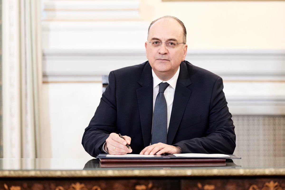 mvlazaridis's tweet photo. Με αίσθημα ευθύνης και τιμής, ορκίστηκα σήμερα, ενώπιον του Προέδρου της Δημοκρατίας και του Πρωθυπουργού, στη θέση του Υφυπουργού Αγροτικής Ανάπτυξης και Τροφίμων. 

Αναλαμβάνω τα καθήκοντά μου με δέσμευση για σκληρή δουλειά, συνέπεια και ουσιαστική προσφορά προς τους πολίτες και τη χώρα.

Συνεχίζουμε με στόχο ένα καλύτερο αύριο για όλους.

#Καβάλα
#apotelesmatikos

@kmitsotakis @MargSchinas