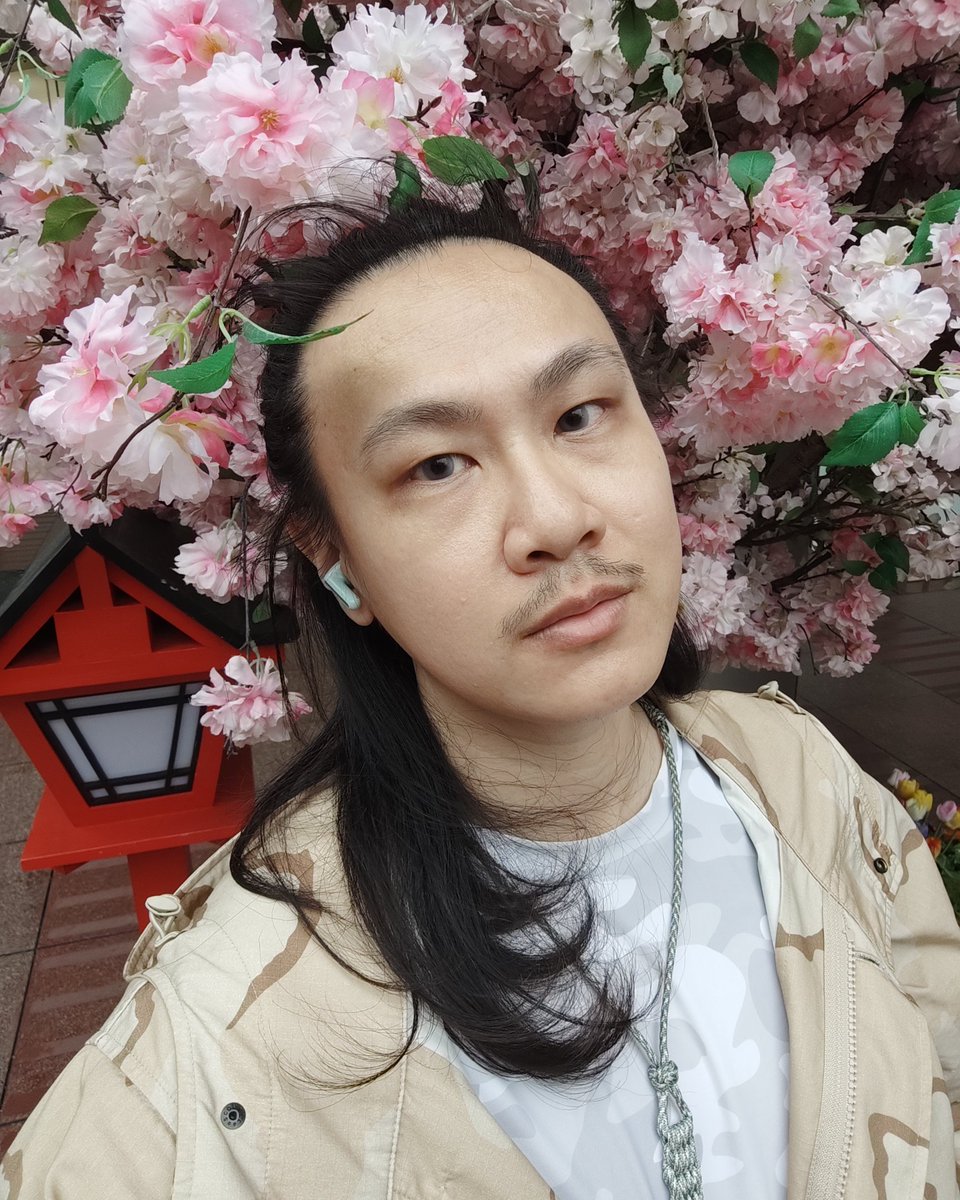 BrianLi813's tweet photo. 但又想更日風一些，選了地下足袋跟無印的三角包做搭配。隱眼挑了可糖的藍調騎士，雖然近看很混血，但遠拍好像看不出來🤣。

#OOTD #鳶褲 #地下足袋 #ニッカポッカ #穿搭 https://t.co/KTh6gZ4HLD