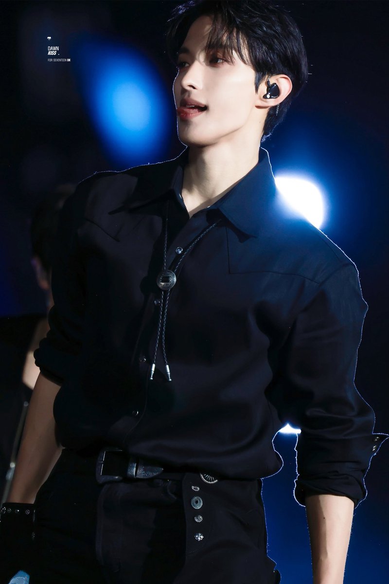 kyeomties's tweet photo. the fit changes for dokyeom are 100x more dangerous https://t.co/HftXCWJ5fw