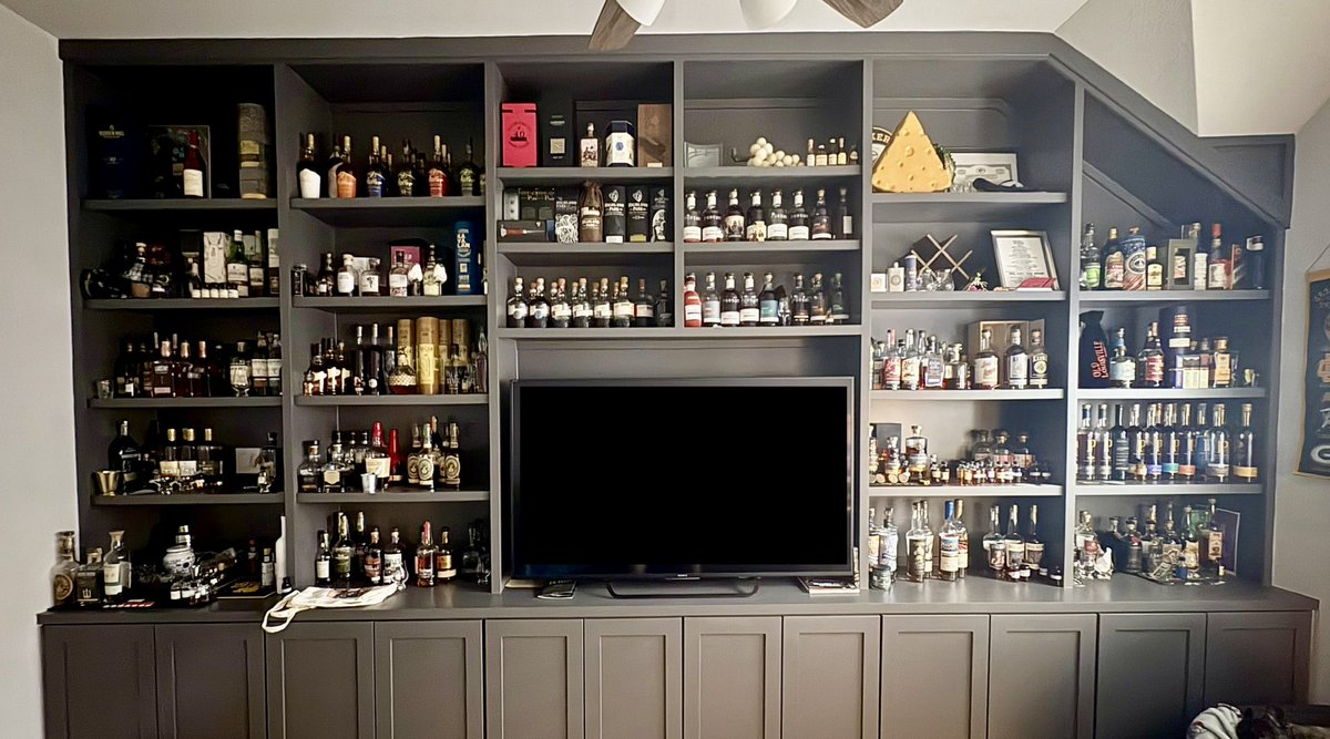 wierdwhisky's tweet image. Message received! 
Craft Distilleries - Pursuit Spirits, Peerless, Frey Ranch, Chattanooga Whiskey, Reveries, K.Luke 
Bigger Distilleries - Still Austin, Heaven Hill, Bardstown Bourbon Co.

Ask any questions you have about bourbon! 🥃Cheers!