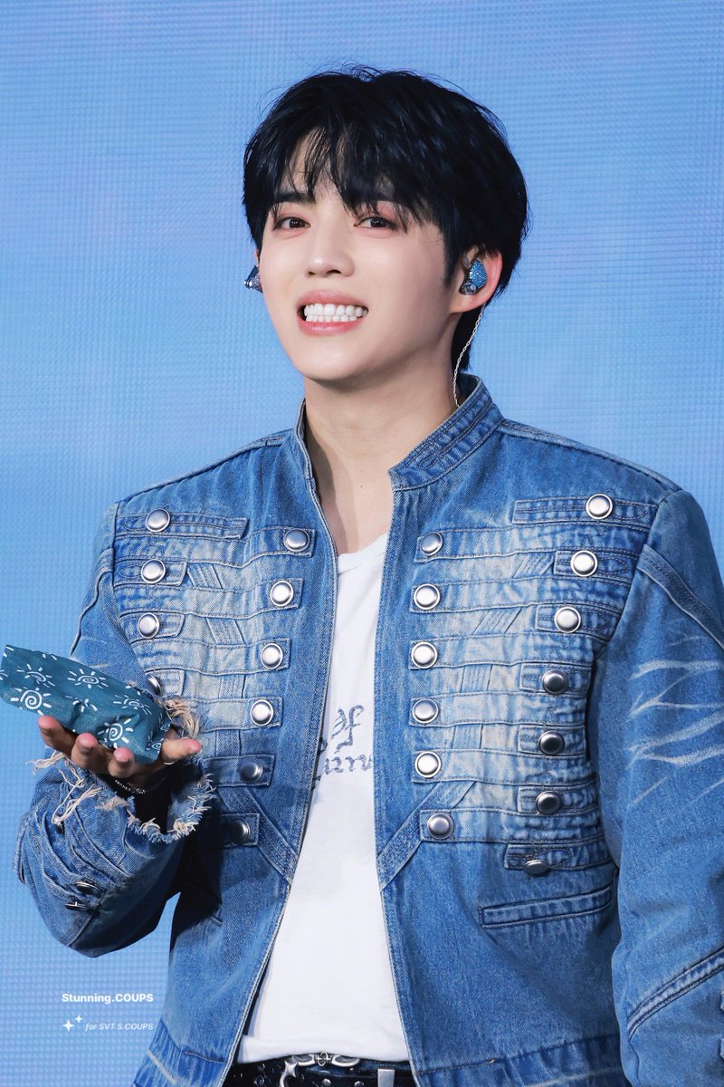 Stunning.COUPS tweet media