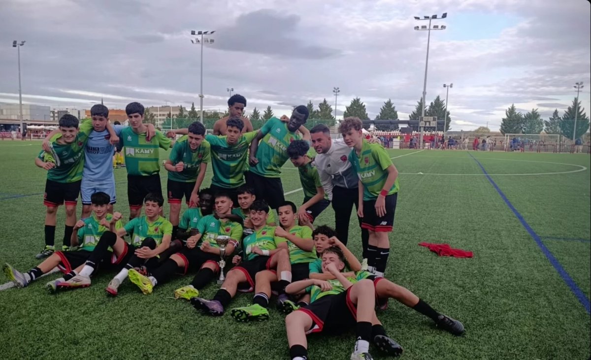 CDIParArriaga's tweet photo. •TORNEOS SEMANA SANTA•

Nuestro Cadete A se proclamó ayer campeón de la fase plata del torneo Laurus Cup.

Zorionak! ❤️
@infolaurus
#SomosIpar #IparArriaga #LaurusCup https://t.co/WvXf5k0PGl