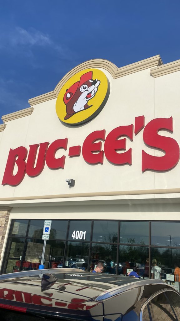 Mediocre Dan (UConn Fan) tweet media