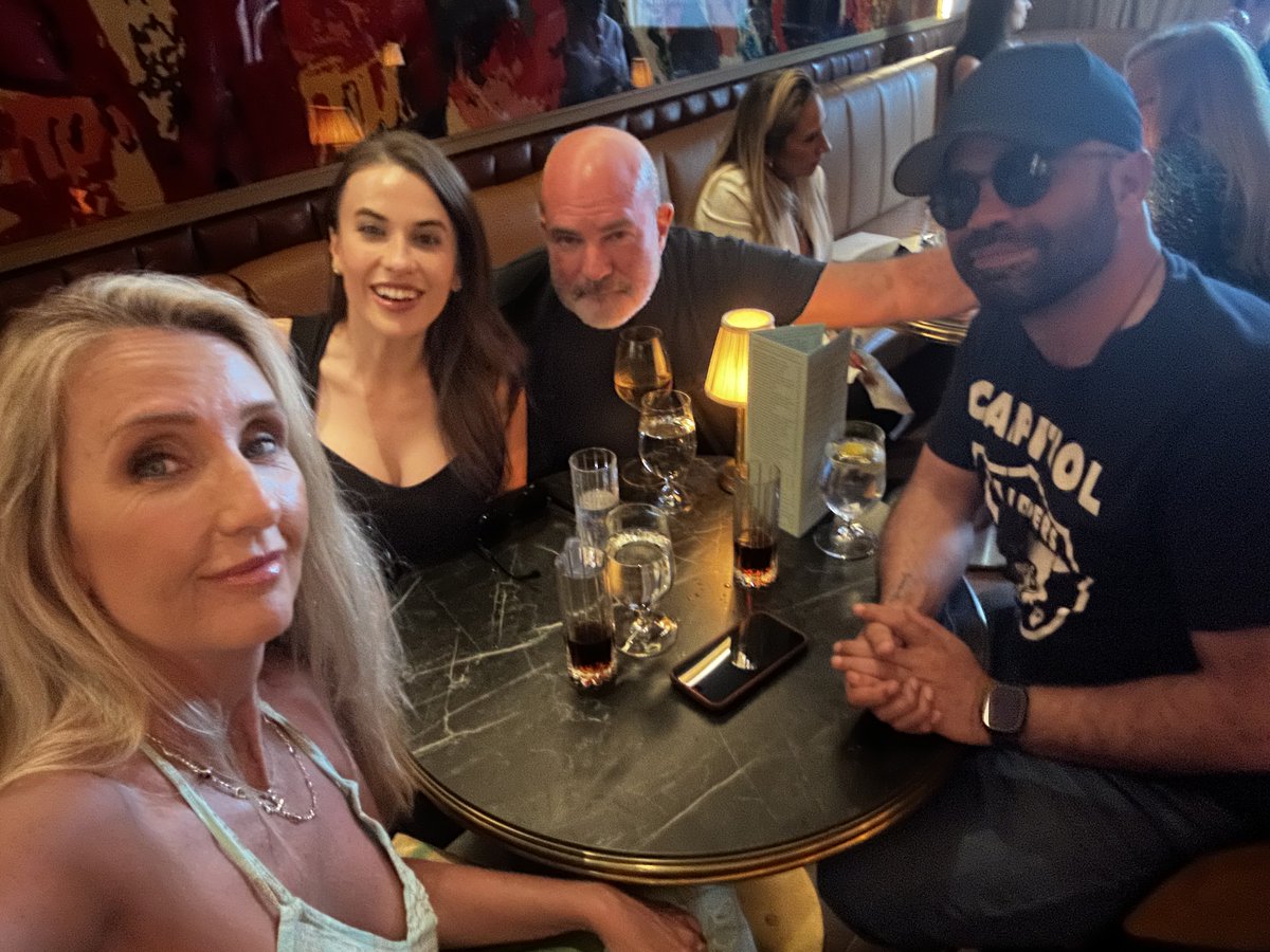 Ann Vandersteel™️ tweet media