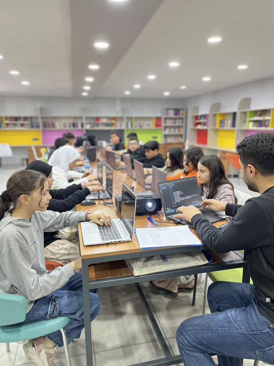 BatmanIcathane's tweet photo. İcathanemizde tam 204 öğrenci, tek bir tutku: Gelişim! 🔥

Eğitim maratonumuz devam ediyor:

💻 Yazılım 
⚙️ Tasarım
🤖 Robotik Kodlama
📱 Mobil Uygulama
🌱 Değerler Eğitimi

Hem teknik becerilerle donanıyor, hem de değerlerimizle büyüyoruz. Geleceğin profesyonelleri yetişiyor! ✨ https://t.co/wxfHWl2RiZ