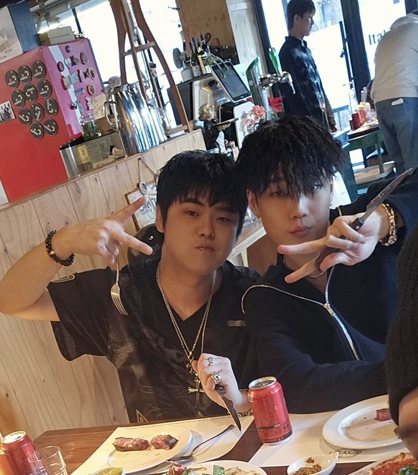 화이트 tweet media