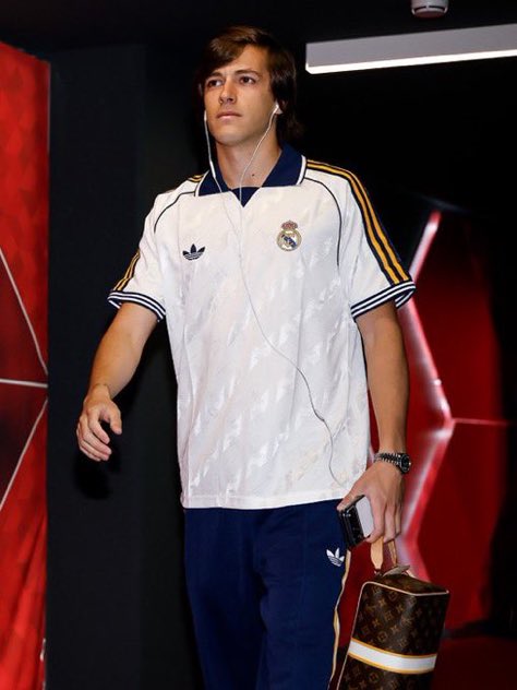 بـــولات tweet media