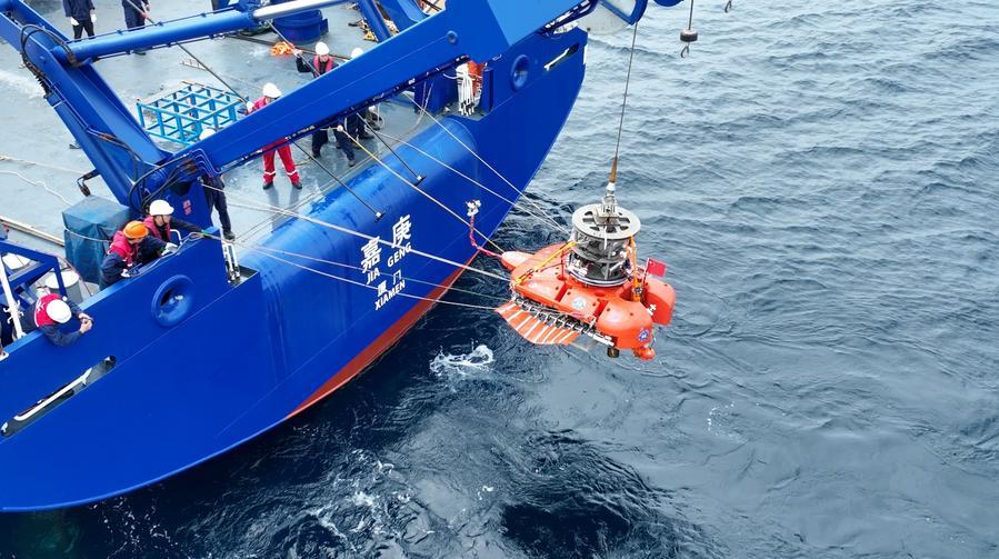 ChinaDaily's tweet image. The grey-green water off Zhuhai in South China's Guangdong province churns as teams of small underwater #robots compete to make a big revolution at China's marine ranches. This is not a laboratory test. It is the final round of the inaugural Guangdong-Hong Kong-Macao Greater Bay