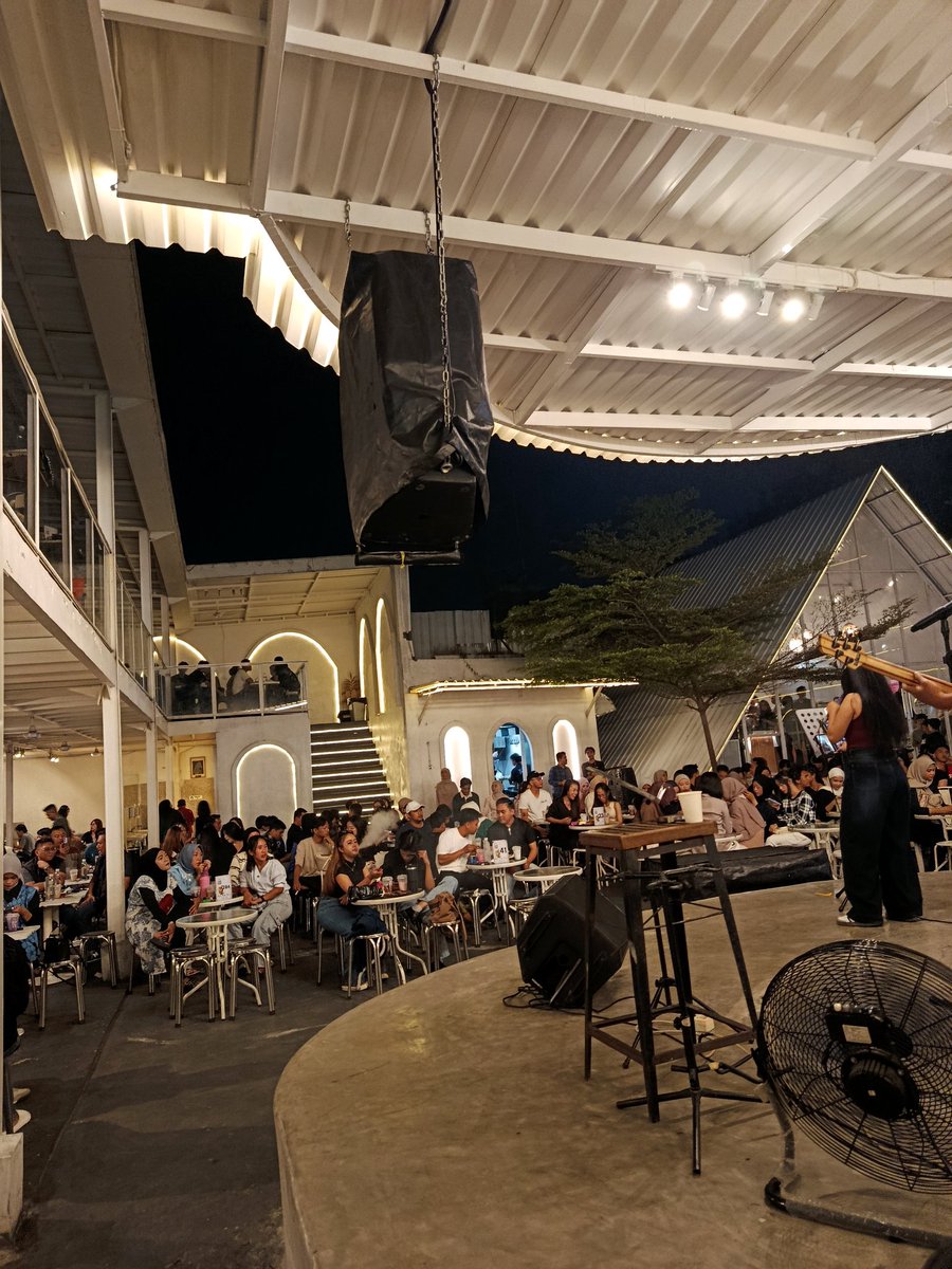 ᴬᶜᵃᵃ tweet media