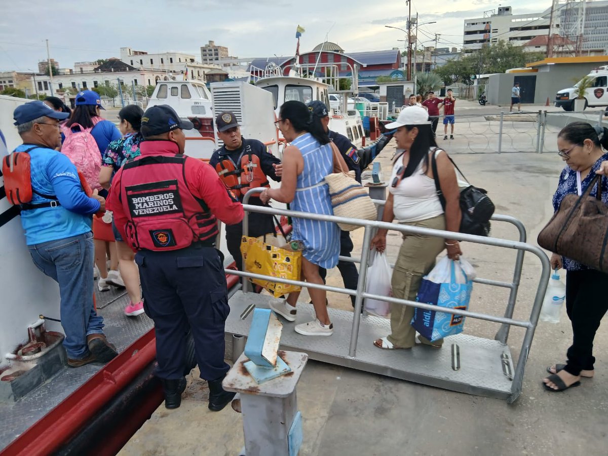 inea_venezuela's tweet image. #INEA La Capitanía de Puerto de #Maracaibo continúa este sábado santo, inspeccionando la embarcaciónes #SITAP con los usuarios a bordo, en el terminal lacustre Hugo Rafael Chávez con destino a la Isla San Carlos.

#AutoridadAcuática #SemanaSantaSegura2026 #SeguridadMarítima