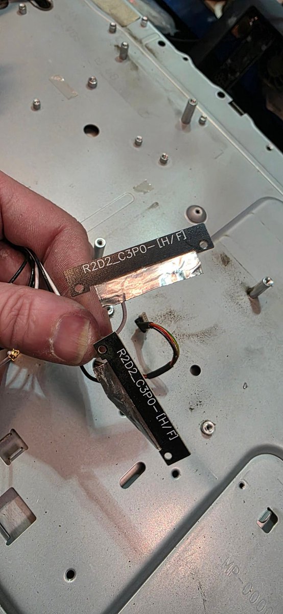 CyBerJak2k's tweet image. That moment while taking apart an old Dell Inspiron On 2310 to salvage parts still usable. And you find out where #R2D2 and #C3PO got their WiFi antennas and Webcam from. @ADaniels3PO neat to find this must have been an internal code name for this system