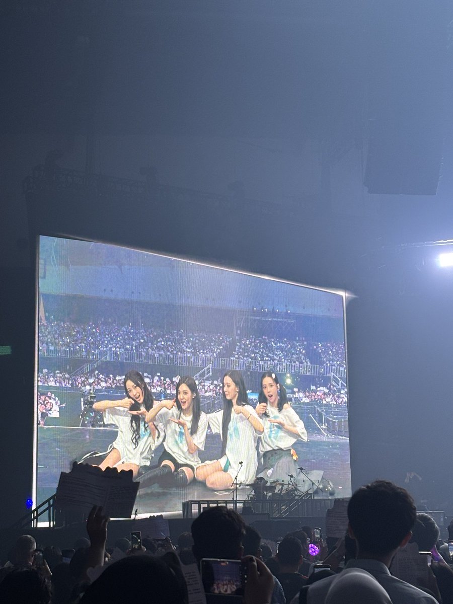 Kietsche's tweet photo. thank you, thank you, thank you, i love you. @aespa_official https://t.co/vTtdlVQTI5
