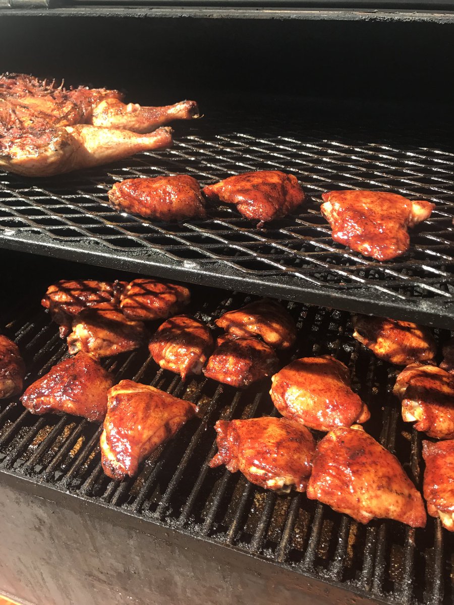 Prairie_smoke's tweet photo. Food Day today!
Location: Farmers' Market
📆April 4th
⏰ 9am to 1pm
📍Banner Hall at REAL
Vacuum-sealed take-home meat is available
Regular menu:
Beef Brisket
Pulled Pork
Cup O' Que
Texas Big Beef Sausage
Apple Cider Slaw
BBQ Pit Beans
Maple Bacon Cornbread
Tumbleweed Pickles https://t.co/Fyz7moayJY