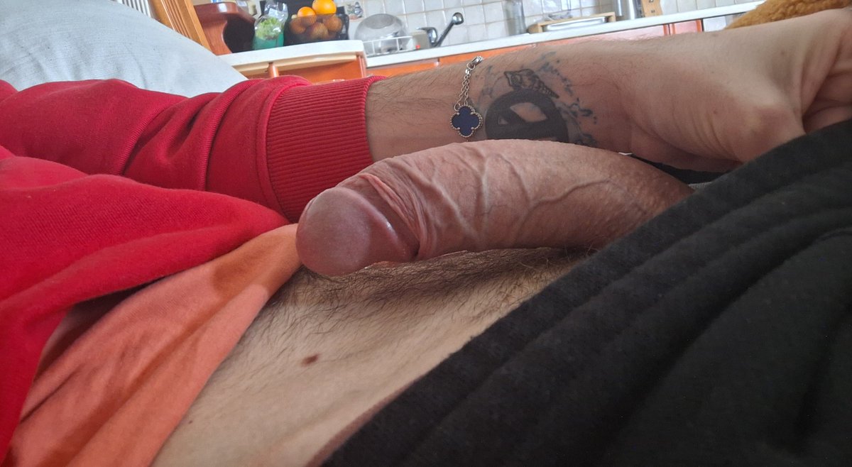 GaySvestenik's tweet photo. @theprobroxxx Razvalio bih ti bulju. 🙂 https://t.co/HLmqT1cCSK