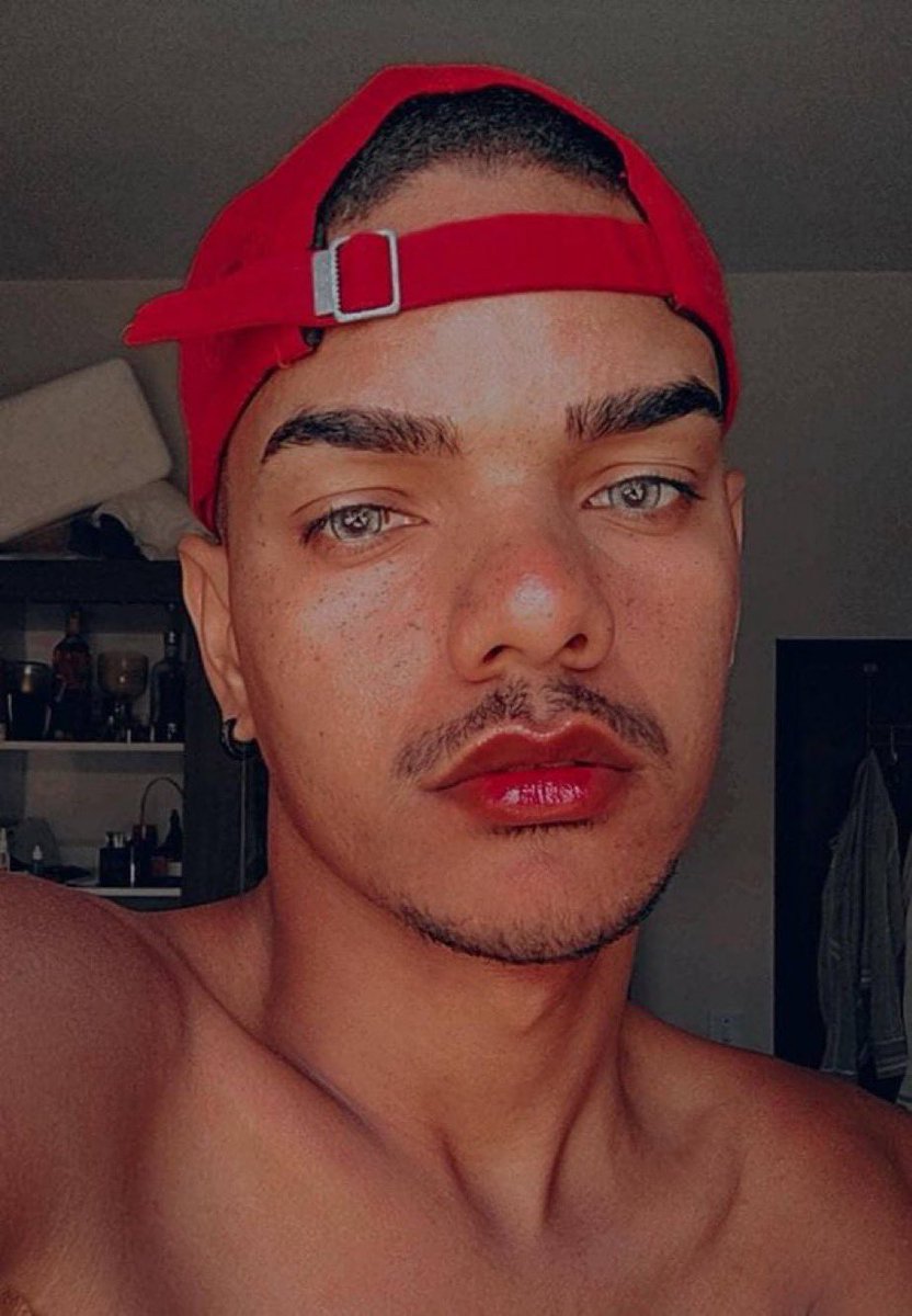 Alec com Bandaids🩹❤️‍🩹 tweet media